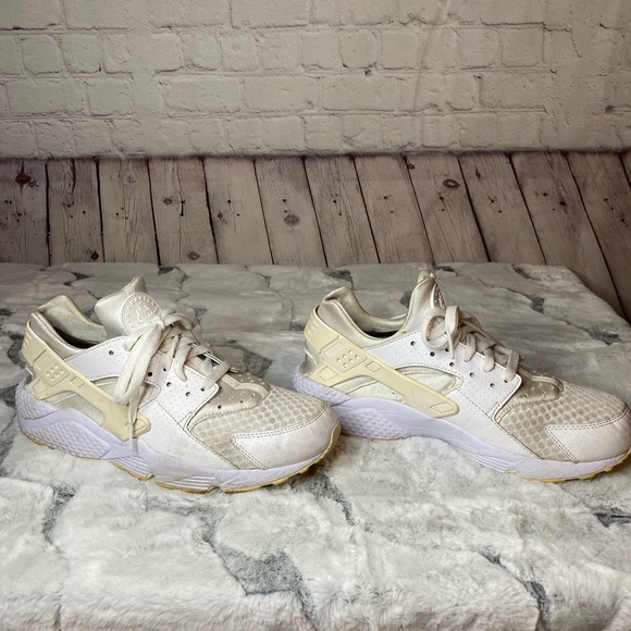 Air Huarache by Nike white and cream womens size 10 - Picture 4 of 12